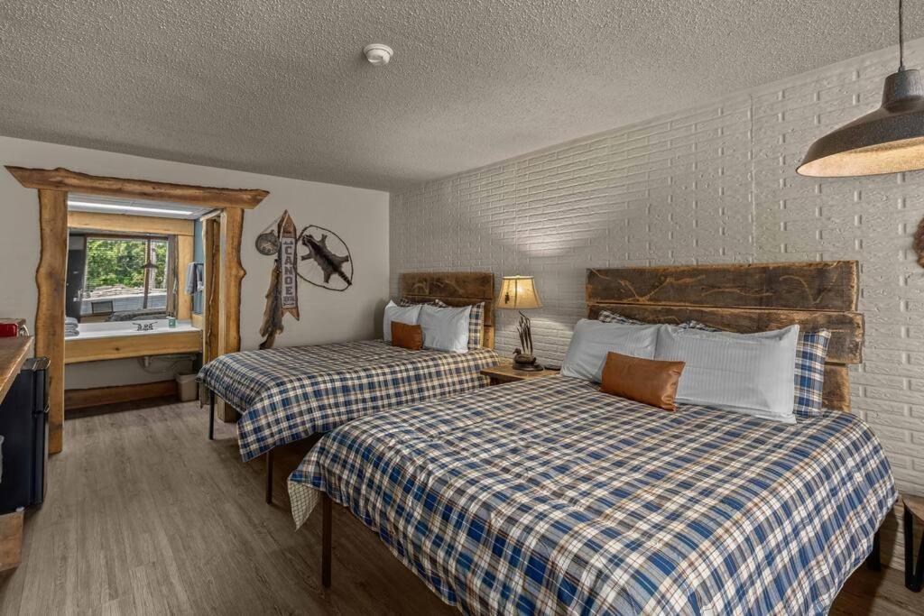 Stonegate Lodge 2 Queen Beds Fast Wifi 50" Tv Salt Water Pool Room #207 يوريكا سبرينغز المظهر الخارجي الصورة